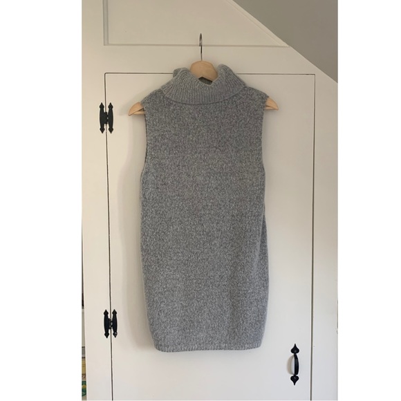 Knit sleeveless turtleneck EUC - Picture 2 of 6